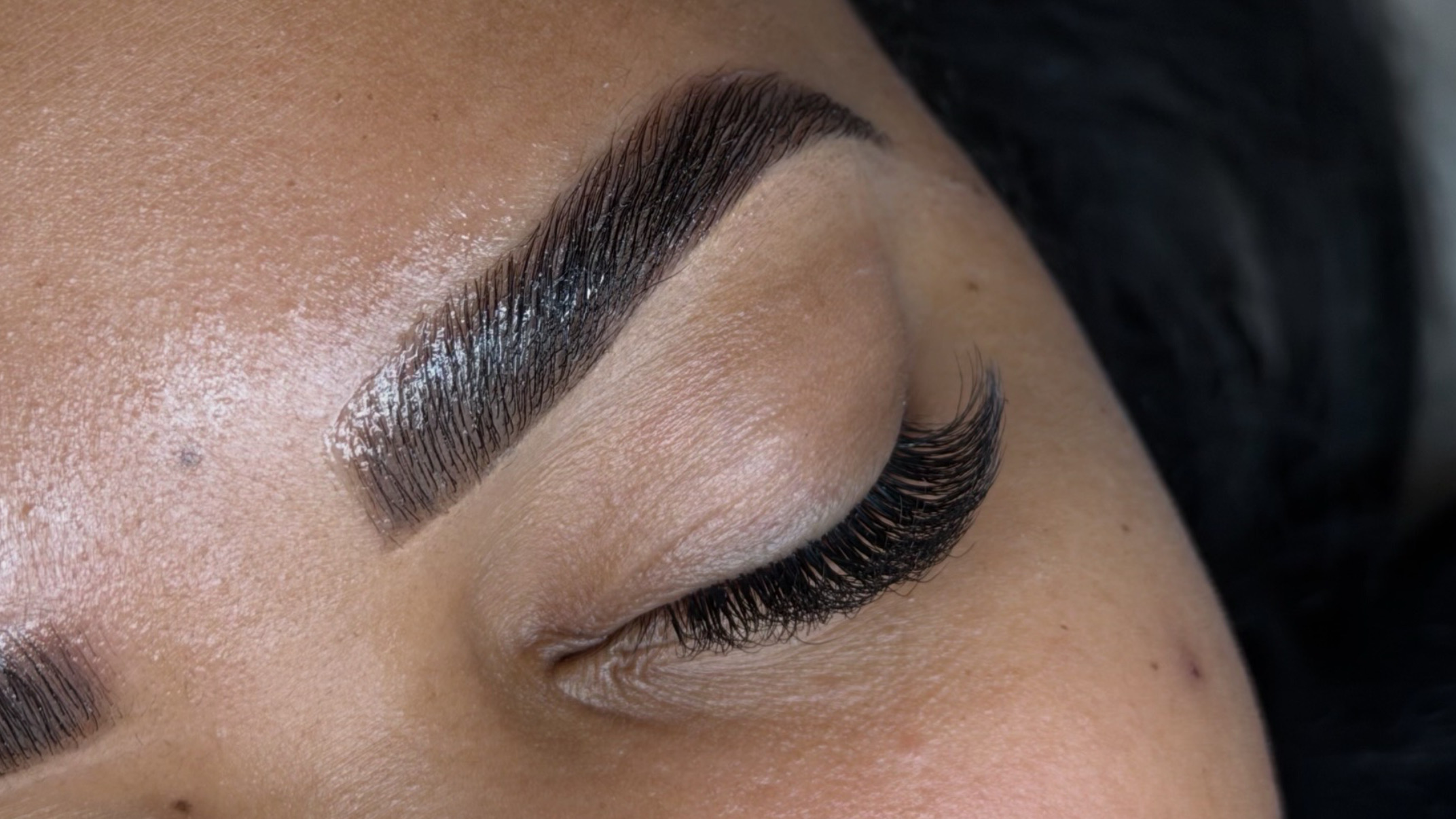 Laminado de Cejas con Color & Depilación